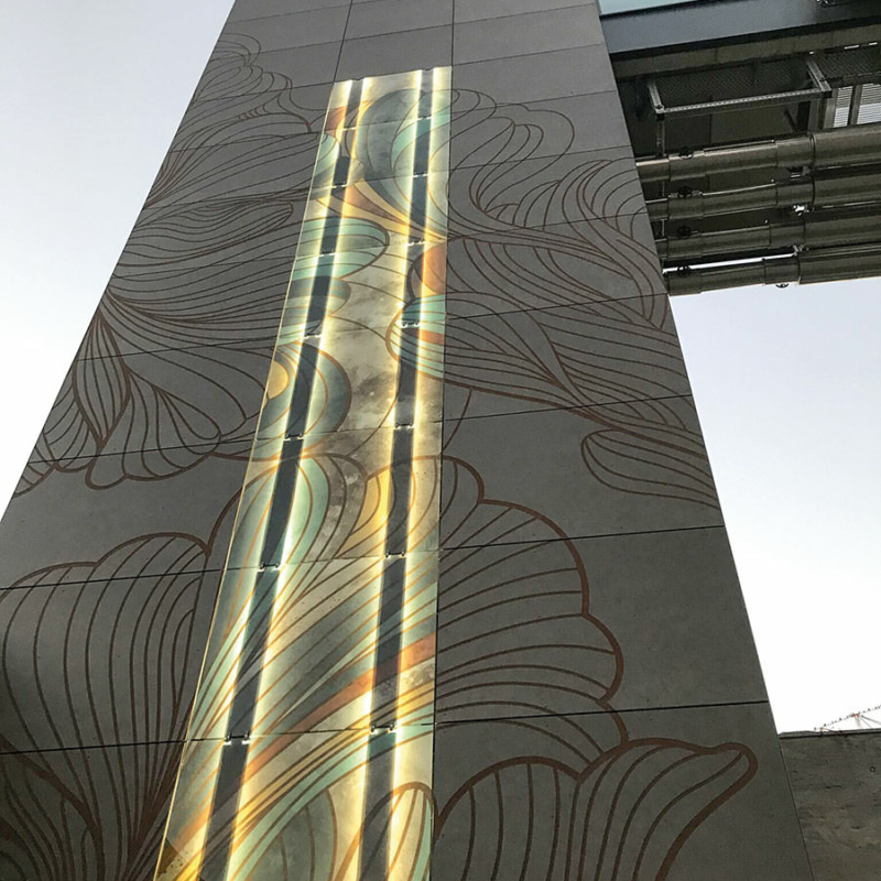 Digital bedruckte Glasscheiben am Turm des DONAUISAR Klinikums