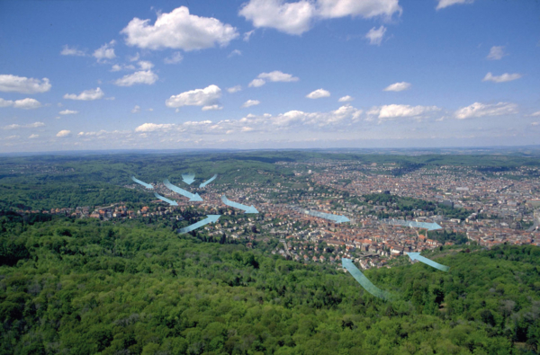 Luftaufnahme von Stuttgart: elf Pfeile zeigen sind darübergelegt