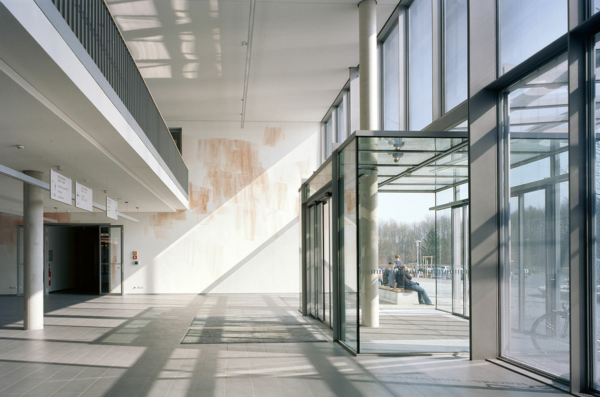 ||Titelbild der aktuellen Ausgabe des Magazins COME INN „Ideen für einladende Tageslicht-Architektur mit Glas“